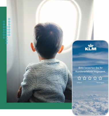 Kind, das aus dem Fenster eines Flugzeugs blickt