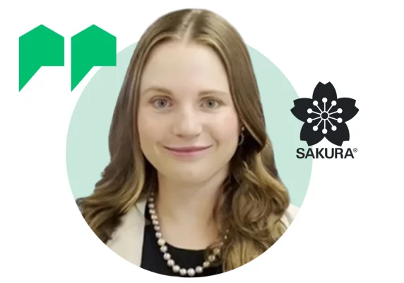 Primo piano di Casey Singh e logo Sakura