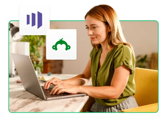 一名女性在電腦前工作,旁邊有 SurveyMonkey 和 Marketo 的圖示