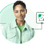 Portrait d’une femme souriante avec l’illustration d’une case cochée à côté d’elle