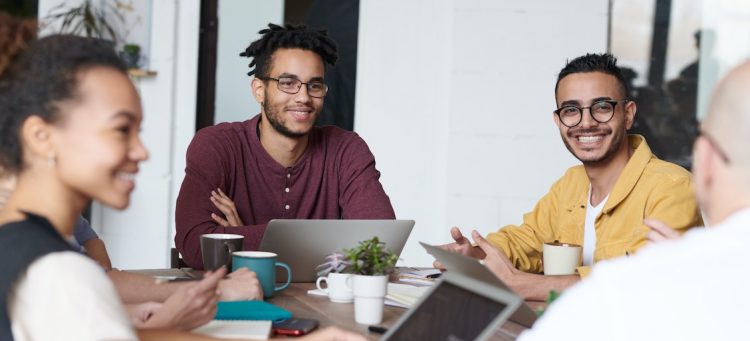 Wie die Dennemeyer Group durch Feedback eine auf Ihre Mitarbeitenden ausgerichtete Kultur schafft