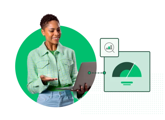 Eine Frau hält einen offenen Laptop, daneben Screenshots eines Diagramms und einer Grafik