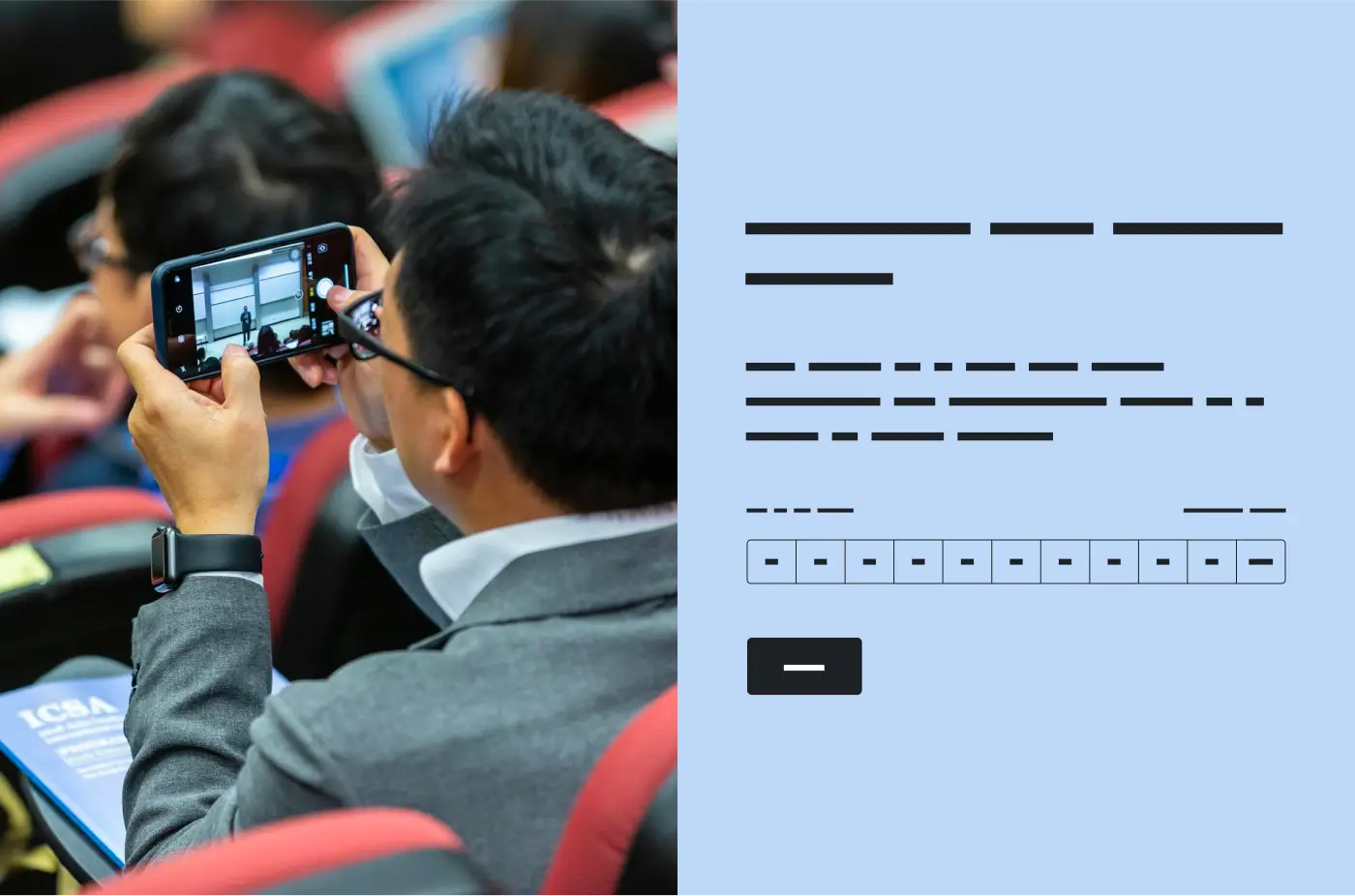 Encuesta con una imagen de una persona sentada en una sala de conferencias que graba con su teléfono.