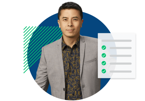 Man in pak, met een checklist naast hem