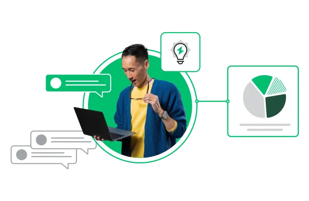 Ein Mann sieht in einen offenen Laptop, um ihn herum sind ein Kreisdiagramm, eine Glühbirne und Chat-Sprechblasen zu sehen