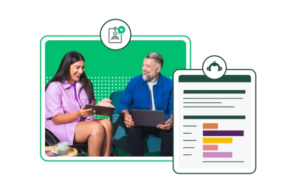 Мужчина держит в руках ноутбук и улыбается женщине, которая сидит в инвалидном кресле и держит в руках планшет