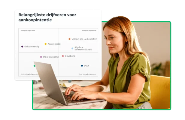 Een vrouw typt op een laptop naast een screenshot van een diagram met belangrijkste drijfveren voor aankoopintentie