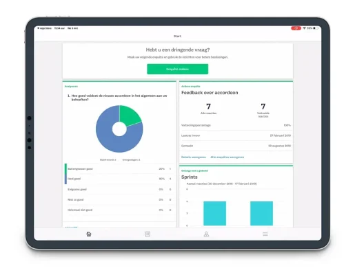 Tablet in een horizontale schermlay-out met de app van SurveyMonkey