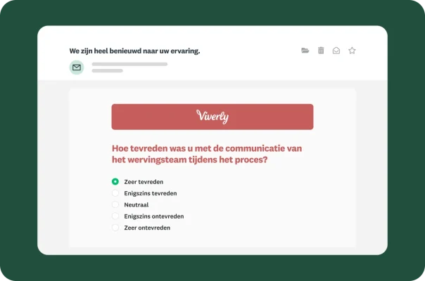 Een e-mailvoorbeeld van een tevredenheidsenquête voor sollicitanten over de communicatie tijdens de werving.