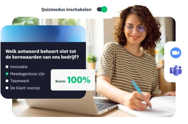 Een vrouw die werkt op een laptop met een overlay van een quiz over bedrijfswaarden in de Quizmodus met een score van 100%.
