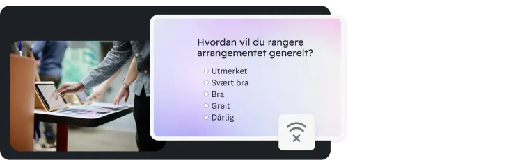 Hender som tæpper på en nettbrett på et bord, ved siden av undersøkelsesspørsmål om hvordan du vil vurdere arrangementet generelt sett
