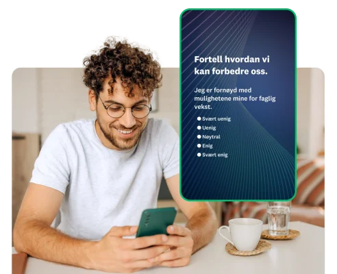 Ung mann som ser på telefon ved siden av skjermbilde av spørsmål på spørreundersøkelse som spør hvordan noe kan forbedres