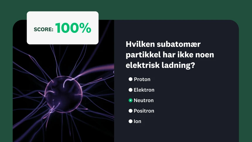 Et flervalgsspørsmål om subatomære partikler i en vitenskapsquiz med en plasmaball som bakgrunn og en score på 100 %.