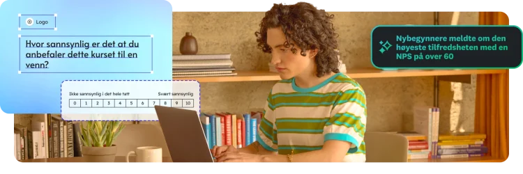 En person som bruker en bærbar PC datamaskin med et overlegg av en spørreundersøkelse om kursanbefaling og en infotekst for NPS-poengsum.