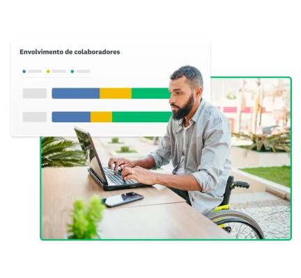 Homem analisando dados de envolvimento de colaboradores no laptop.