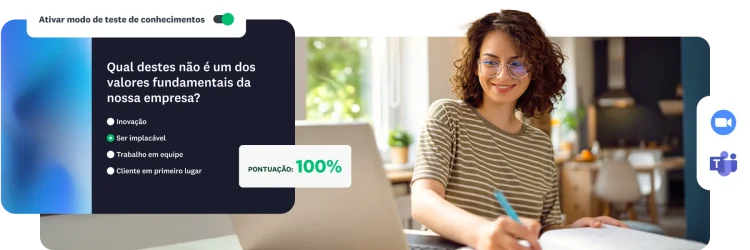 Mulher trabalhando em um laptop com um teste de valores corporativos no “Modo teste de conhecimentos” com a pontuação de 100%.