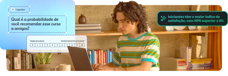 Imagem de uma pessoa digitando no laptop com sobreposições de imagens de um questionário de recomendação de curso e um resultado de pontuação de NPS.