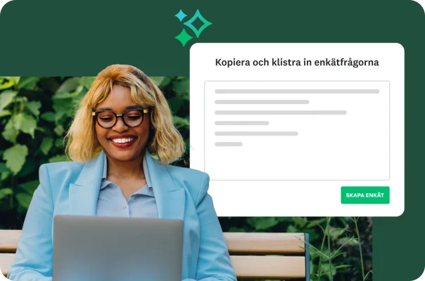 En leende kvinna med glasögon sitter på en bänk och tittar på en bärbar dator. En ovanpåliggande ruta visar ett formulär med titeln ”Kopiera och klistra in enkätfrågorna” och knappen ”SKAPA ENKÄT”.