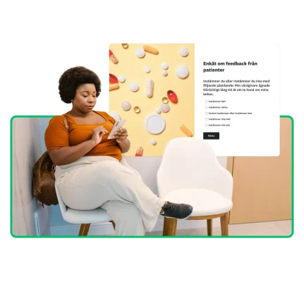 kvinna sitter på läkarmottagning och besvarar en enkät om patientfeedback på sin mobil