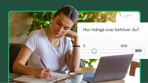 Kvinna som skriver i en anteckningsbok, bredvid skärmdump med en fråga om hur många enkätsvar som behövs