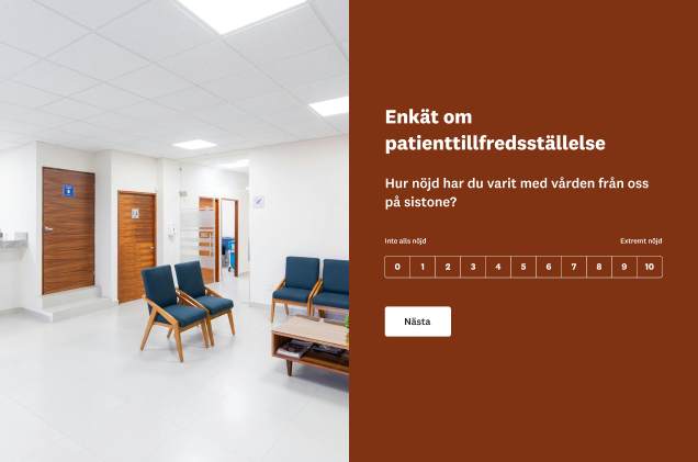 En ”enkät om patienttillfredsställelse” med frågan ”Hur nöjd har du varit med vården från oss på sistone?” Formuläret visas bredvid ett foto av ett tomt väntrum på en läkarmottagning.