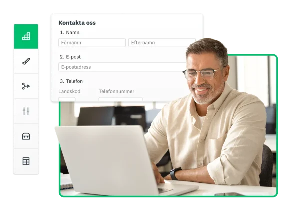 Man som sitter vid ett skrivbord och använder en bärbar dator med produktskärmbilder runt sig