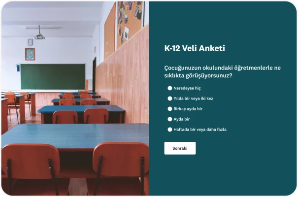 “Çocuğunuzun okulundaki öğretmenlerle ne sıklıkta görüşüyorsunuz?” sorusunun yer aldığı bir K-12 anketi