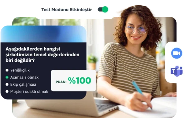 Dizüstü bilgisayarda çalışan bir kadın ve yanında %100 puan ile kurumsal değerler testini “Test Modunda” gösteren bir ekran.
