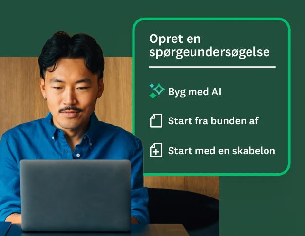 En mand arbejder på en bærbar computer med en menuoverlejring, der viser muligheder for oprettelse af en spørgeundersøgelse: Byg med AI, Start fra bunden af eller Start med en skabelon.