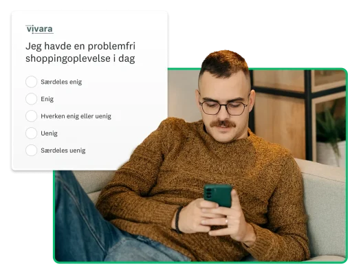 Mand med briller ser på en telefon ved siden af spørgsmål i en spørgeundersøgelse, der spørger hvor enig han er i udsagnet "Jeg havde en problemfri shoppingoplevelse i dag".