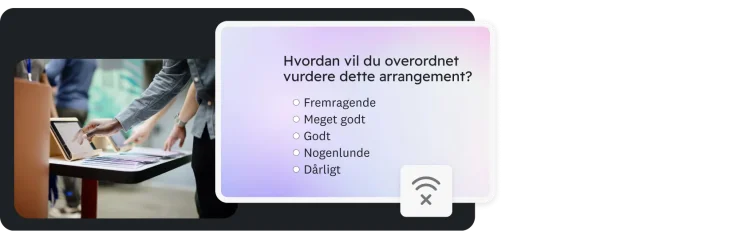 Hænder trykker på en tablet på et bord ved siden af en spørgeundersøgelse, der spørger om, hvordan du generelt vil vurdere arrangementet.