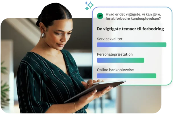 En kvinde med røde briller arbejder på sin bærbare computer. En overlejring viser en grafik med overskriften "Analysér med AI". Under overskriften er der en prompt, der siger: Giv mig et diagram, der viser den gennemsnitlige jobtilfredshed for hver afdeling med en række vandrette søjler, der repræsenterer dataene.