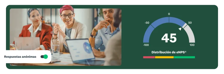 Tres personas sentadas en un escritorio junto a una gráfica de la distribución de eNPS