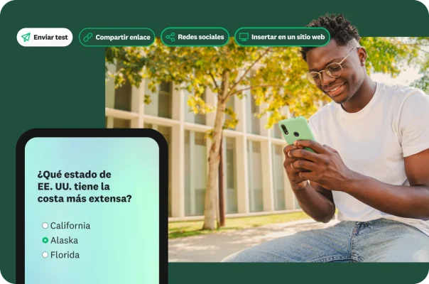 Un hombre sonriendo con un teléfono en la mano junto a una pregunta de un test de geografía y opciones para compartir el test.