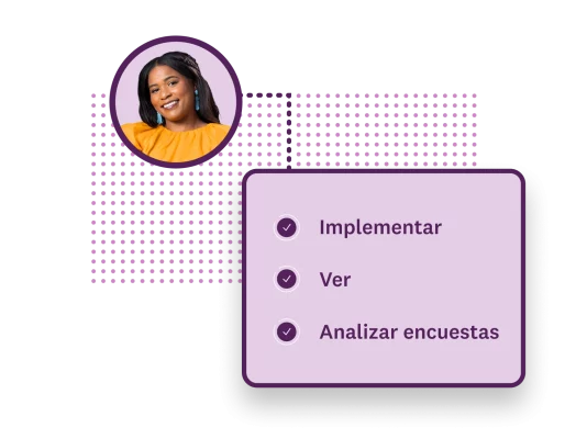 Fotografía de la cara de una mujer que sonríe, con una lista de verificación completa junto a ella que dice: Implementar, Ver, Analizar encuestas