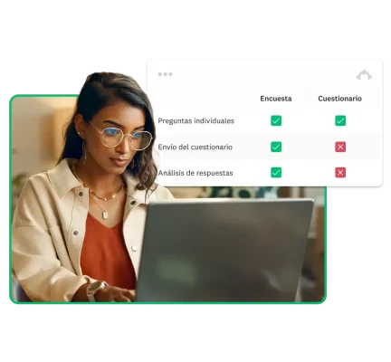 mujer trabajando en un cuestionario con una computadora portátil