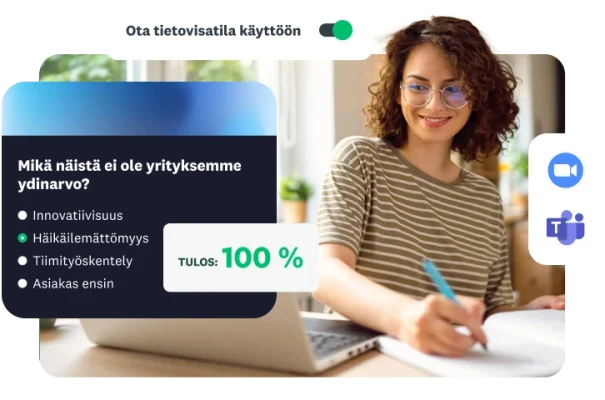 Nainen työskentelemässä kannettavalla tietokoneella, peittokuvassa yrityksen arvoja koskeva tietovisa "tietovisatilassa", jonka pisteet ovat 100 %.