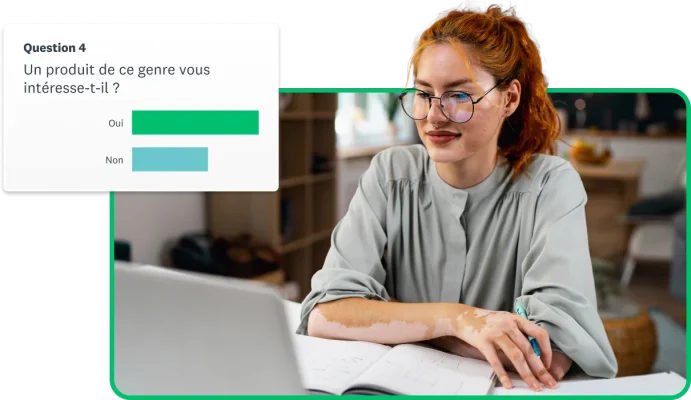 Une femme à son ordinateur portable, un livre ouvert devant elle, avec en incrustation, une question de sondage