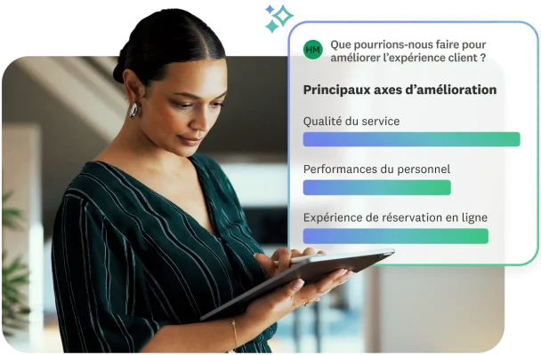 Une femme portant des lunettes rouges, en train de travailler sur un ordinateur portable. En incrustation, un graphique intitulé Analyser avec l’IA et sous ce titre, un prompt demandant à l’IA de générer un graphique du taux moyen de satisfaction des employés par service, avec un graphique à barres représentant les données