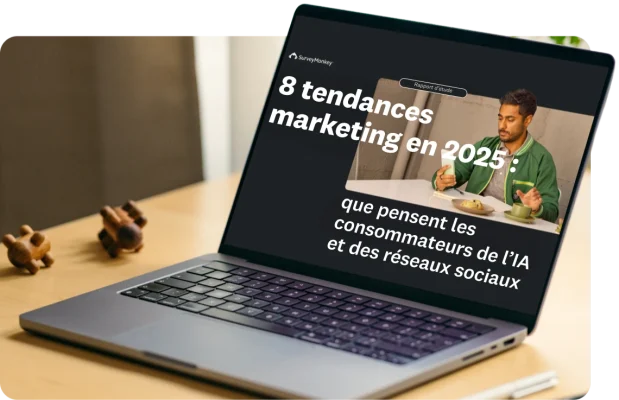 Un ordinateur portable avec un écran affichant le titre : 8 tendances marketing en 2025