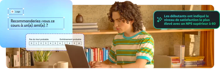 Une personne utilisant un ordinateur portable avec en superposition un sondage de recommandation de cours et en légende un score NPS.