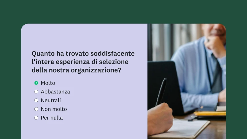 Un colloquio di persona con un riquadro in sovrapposizione contenente la domanda di un sondaggio sull'esperienza di selezione in generale.