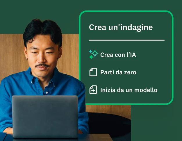 Uomo che lavora al laptop con a lato un menu con le varie opzioni per creare un sondaggio: Crea con l'IA, Parti da zero o Inizia da un modello.