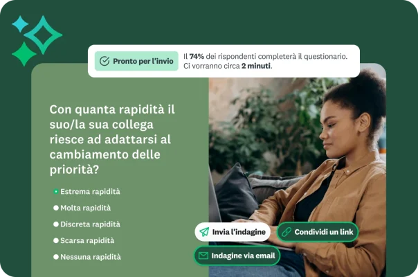 Donna seduta in poltrona che legge la domanda di un questionario sulle prestazioni di un collega.