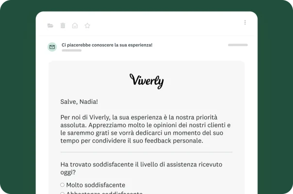 Email che chiede al destinatario di condividere la propria opinione e di rispondere a un questionario