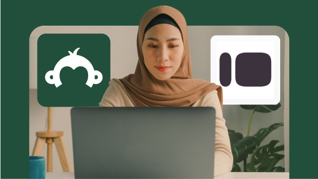 En kvinne jobber på den bærbare PC-en sin med SurveyMonkey- og Typeform-logoene svevende i forgrunnen.